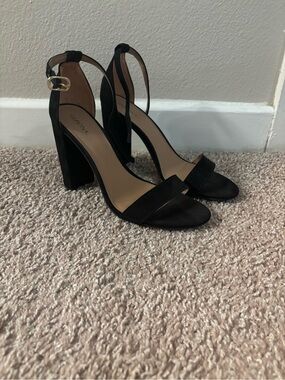 Black block heel